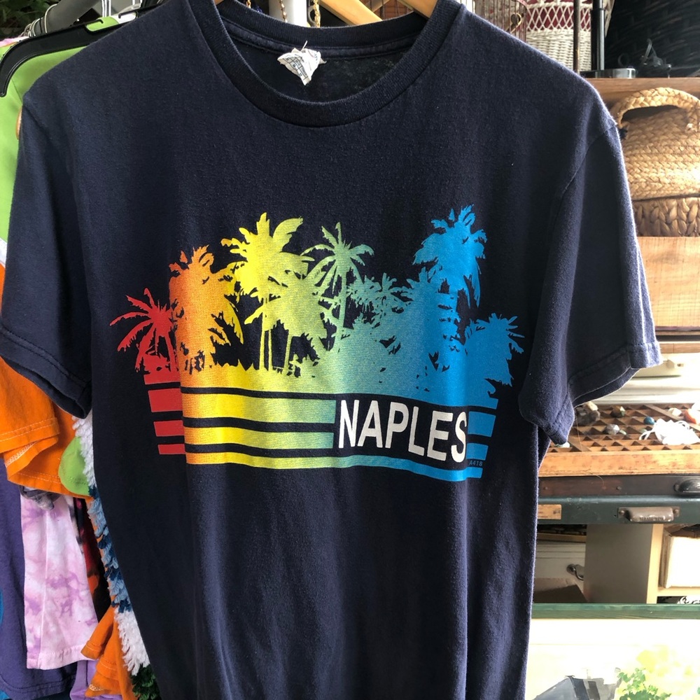 👕VINTAGE Naples graphic tee shirt 🌅
